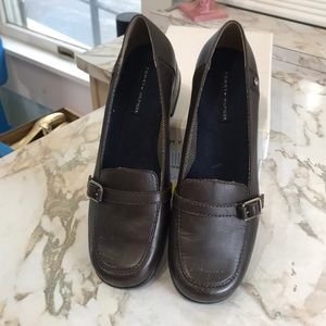 Tommy Hilfiger carline dk brown leather shoes worn once 9 1/2